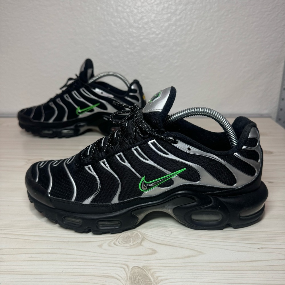 Size 9- Mens Nike Air Max Plus Tn Black Silver Green Strike Shoes DR0139-001